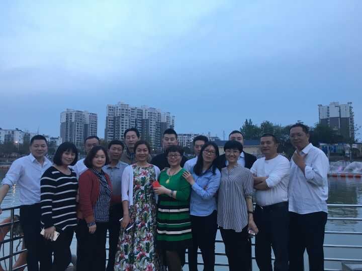 2017年4月水岸金城項(xiàng)目接待成都物業(yè)協(xié)會(huì)的同行朋友.