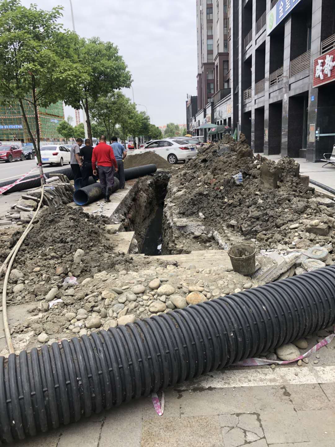 污水管道壓壞，工程搶修  2019