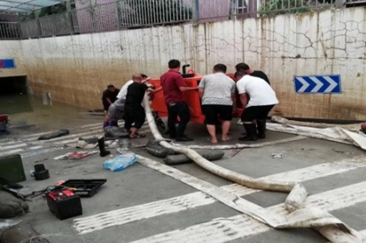 地下室積水抽干