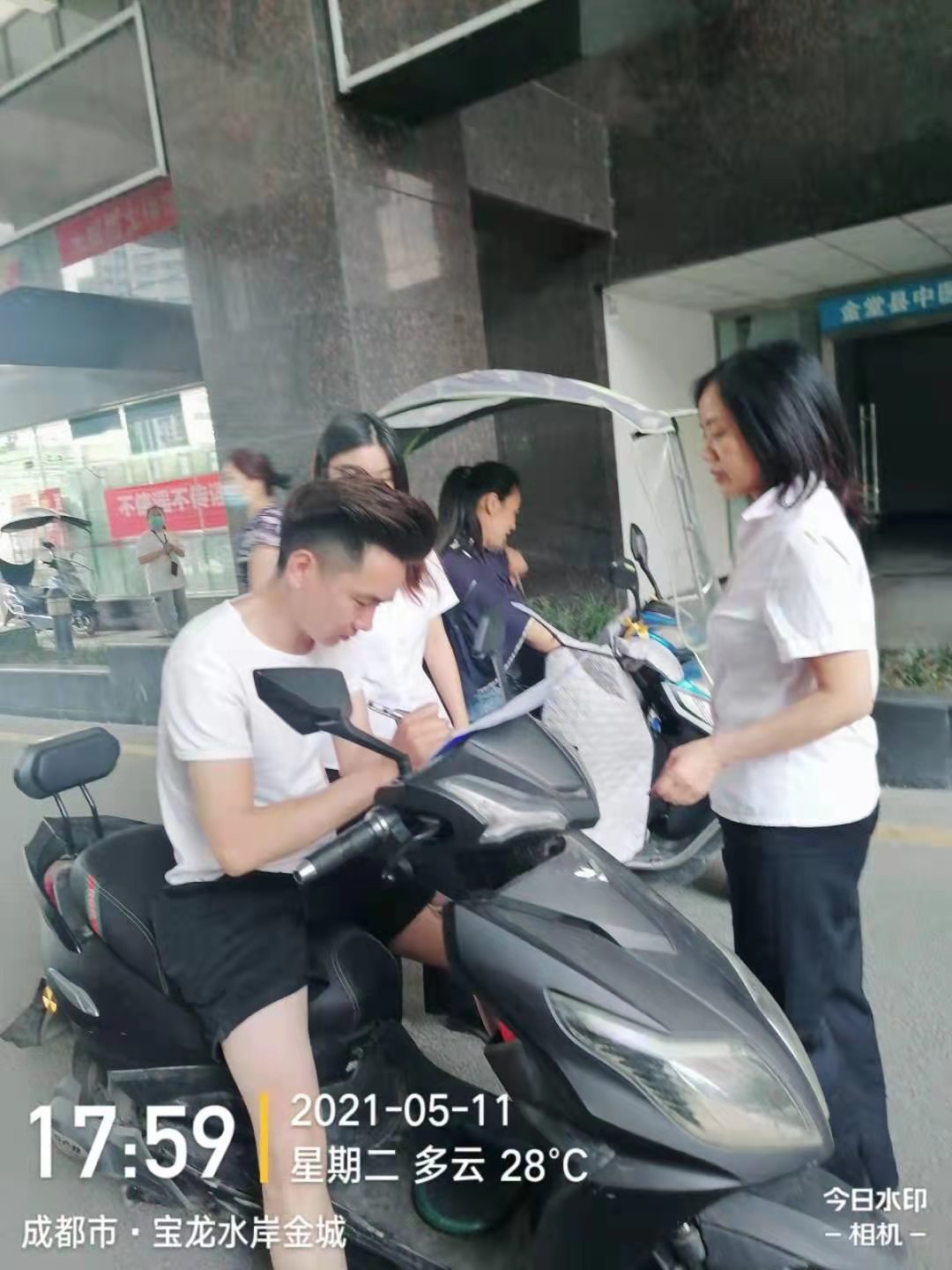 水岸金城門崗消防知識宣傳及電瓶車勸導(dǎo)